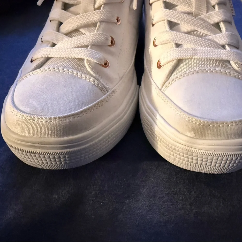 Skechers Women’s Arch Fit Arcade Slip On White Sneakers. Size 8.5 wide - Picture 3 of 8